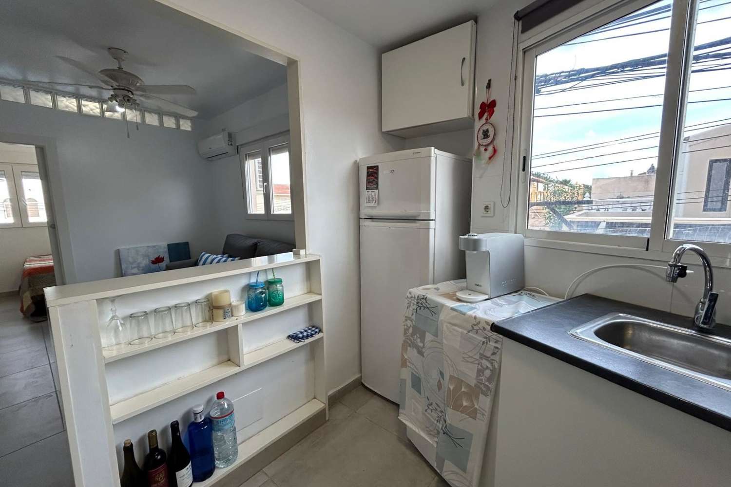 STUDIO MED POOL BARA 250 METER FRÅN HAVET – SYDOSTVÄND, MÖBLERAD OCH MED FÖRRÅD