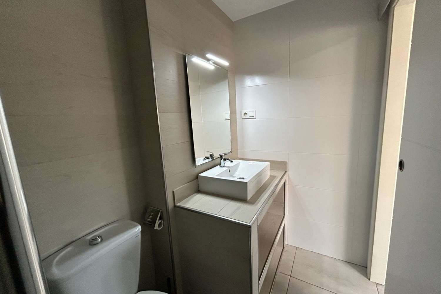 STUDIO MED POOL BARA 250 METER FRÅN HAVET – SYDOSTVÄND, MÖBLERAD OCH MED FÖRRÅD