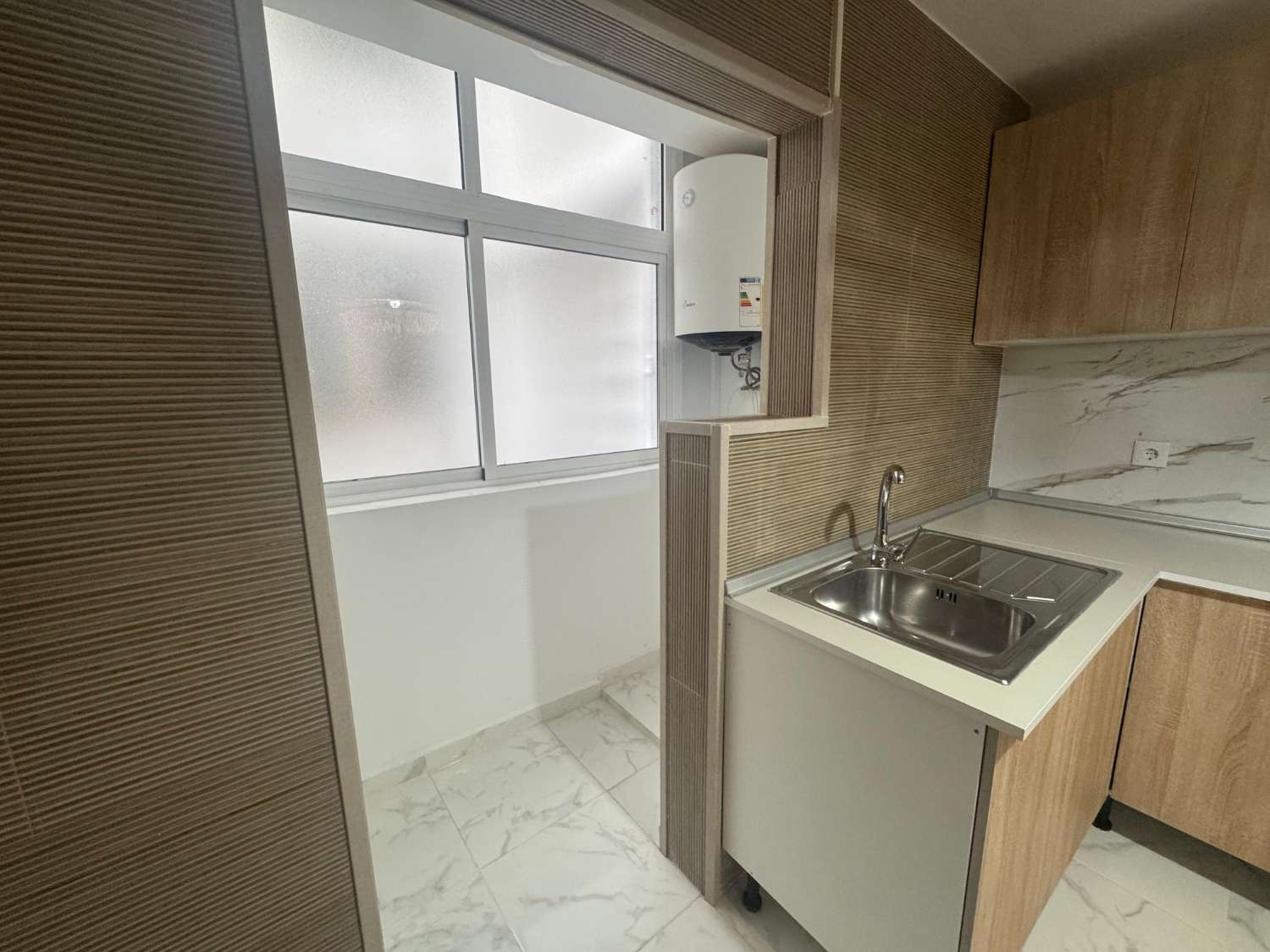 ПОВНІСТЮ ВІДРЕМОНТОВАНА КВАРТИРА В ЦЕНТРІ ТОРРЕВ'ЄХИ – 3 СПАЛЬНІ, 3 ВАННІ КІМНАТИ ТА ВСЬОГО ЗА 500 М ВІД ПЛЯЖУ