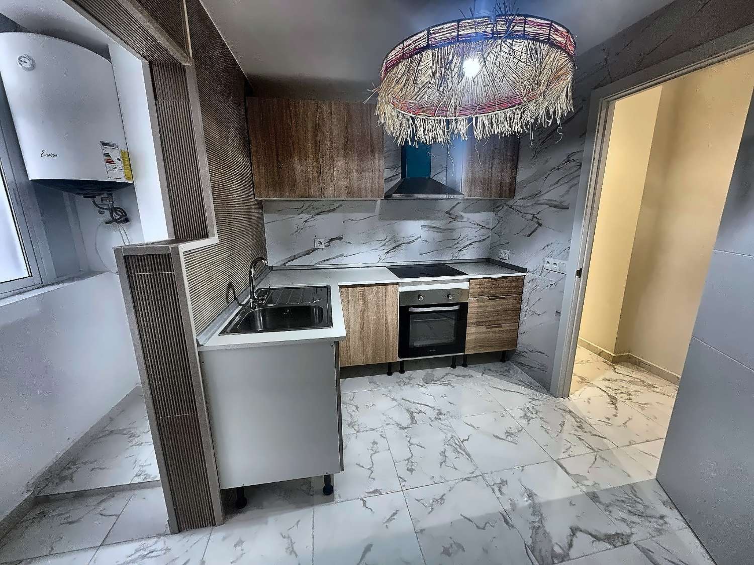 ПОВНІСТЮ ВІДРЕМОНТОВАНА КВАРТИРА В ЦЕНТРІ ТОРРЕВ'ЄХИ – 3 СПАЛЬНІ, 3 ВАННІ КІМНАТИ ТА ВСЬОГО ЗА 500 М ВІД ПЛЯЖУ