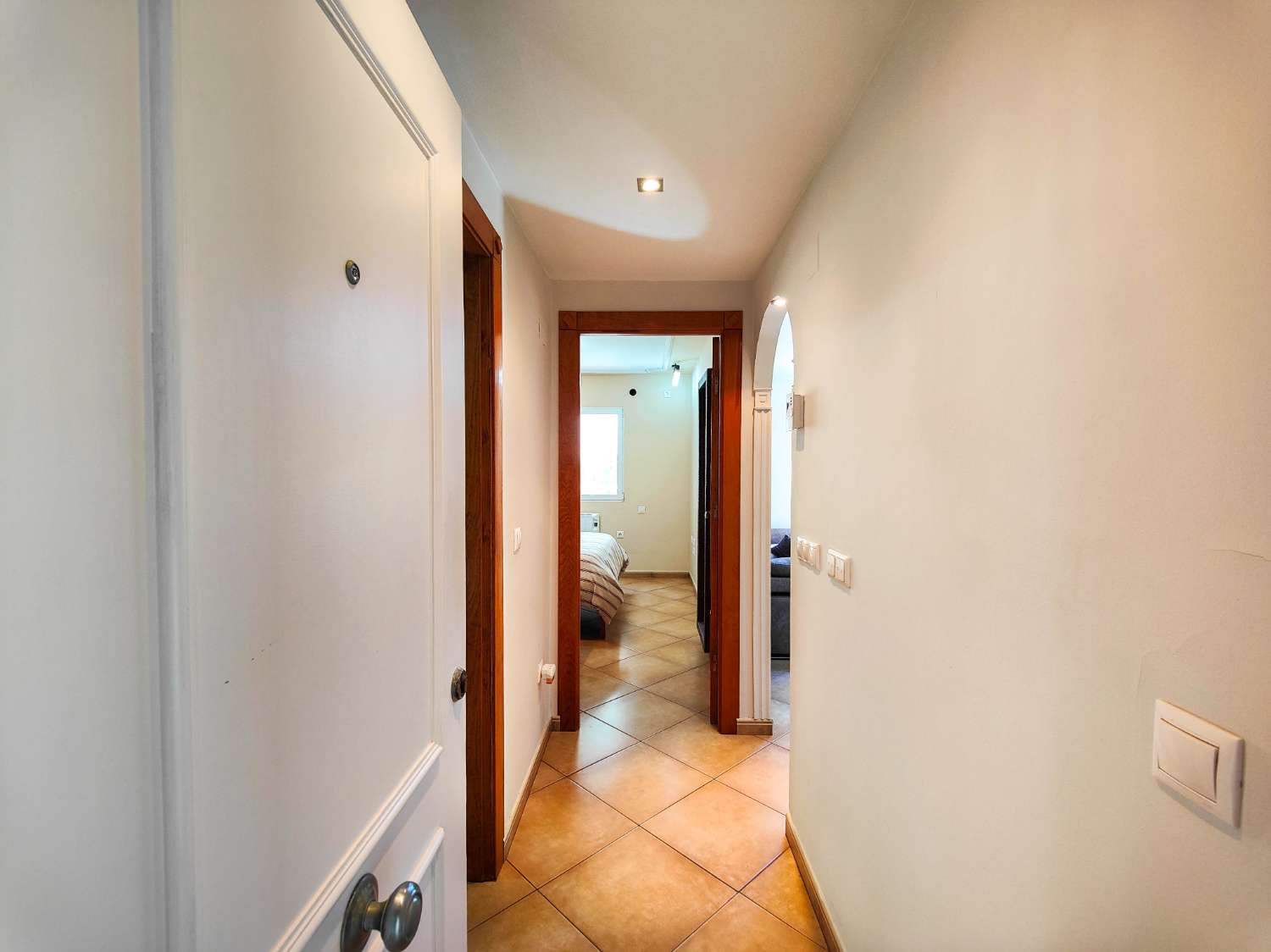 APARTAMENTO EN PRIMERA LÍNEA DE PLAYA EN LA MATA, ORIENTACIÓN SUR, GRAN TERRAZA Y RESIDENCIAL CON PISCINA