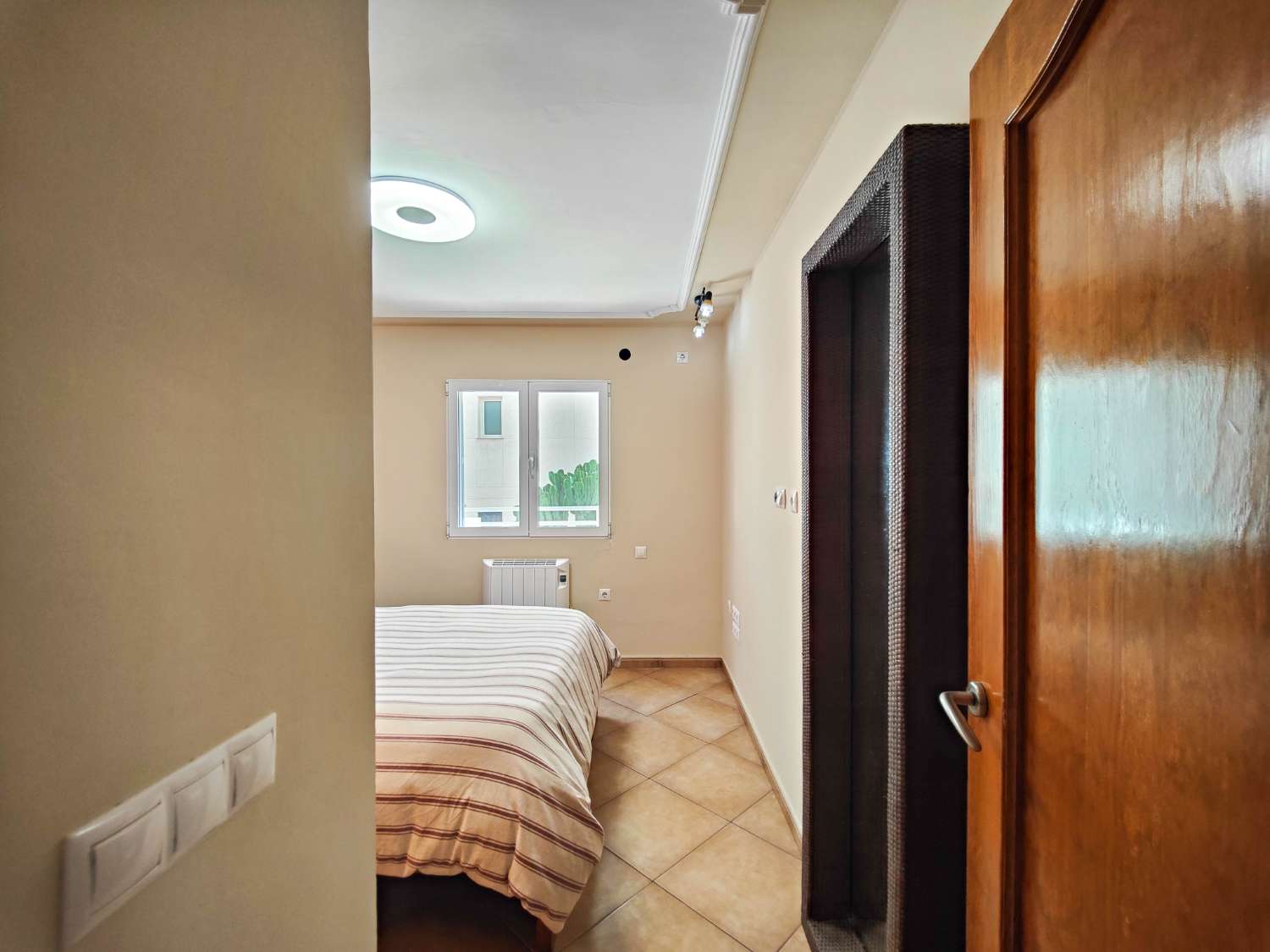 APARTAMENTO EN PRIMERA LÍNEA DE PLAYA EN LA MATA, ORIENTACIÓN SUR, GRAN TERRAZA Y RESIDENCIAL CON PISCINA