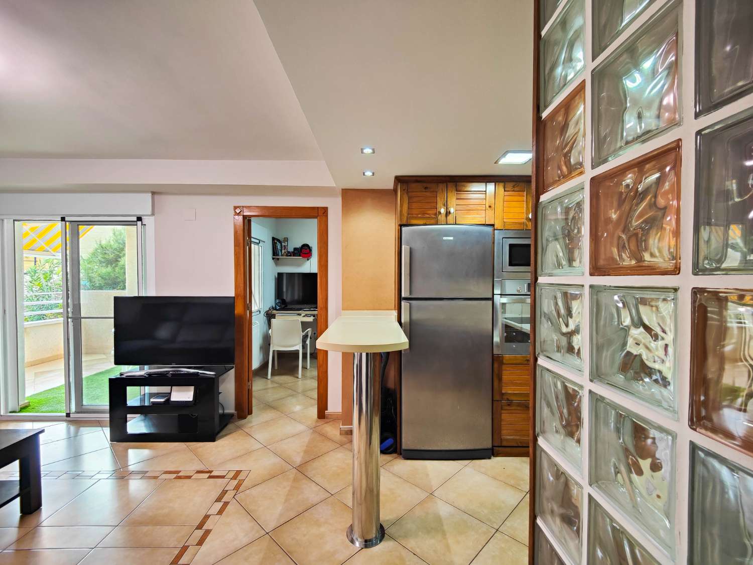 APARTAMENTO EN PRIMERA LÍNEA DE PLAYA EN LA MATA, ORIENTACIÓN SUR, GRAN TERRAZA Y RESIDENCIAL CON PISCINA