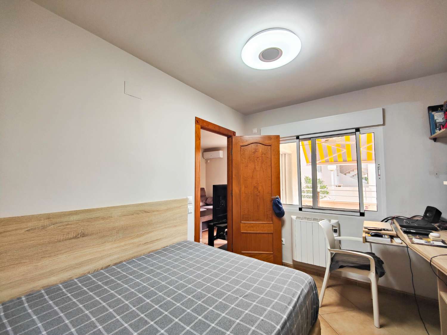 APARTAMENTO EN PRIMERA LÍNEA DE PLAYA EN LA MATA, ORIENTACIÓN SUR, GRAN TERRAZA Y RESIDENCIAL CON PISCINA