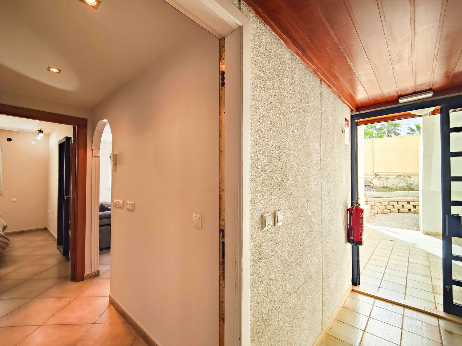 APARTAMENTO EN PRIMERA LÍNEA DE PLAYA EN LA MATA, ORIENTACIÓN SUR, GRAN TERRAZA Y RESIDENCIAL CON PISCINA