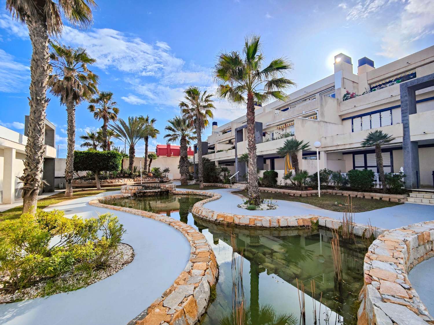 APARTAMENTO EN PRIMERA LÍNEA DE PLAYA EN LA MATA, ORIENTACIÓN SUR, GRAN TERRAZA Y RESIDENCIAL CON PISCINA