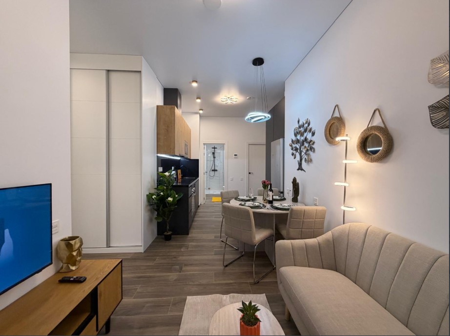 APARTAMENTO TOTALMENTE REFORMADO CON ESPECTACULAR SÓTANO DE 205 M² A 200 METROS DEL PUERTO DE TORREVIEJA – LISTO PARA ENTRAR A VIVIR