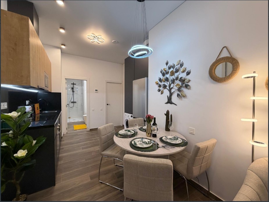 APARTAMENTO TOTALMENTE REFORMADO CON ESPECTACULAR SÓTANO DE 205 M² A 200 METROS DEL PUERTO DE TORREVIEJA – LISTO PARA ENTRAR A VIVIR