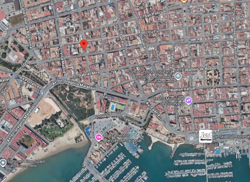 APARTAMENTO TOTALMENTE REFORMADO CON ESPECTACULAR SÓTANO DE 205 M² A 200 METROS DEL PUERTO DE TORREVIEJA – LISTO PARA ENTRAR A VIVIR