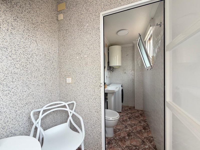 APARTAMENTO REFORMADO A 200 METROS DE LA PLAYA DE LOS LOCOS CON TERRAZA Y JUNTO A PARQUE – EDIFICIO DE ALTA CALIDAD