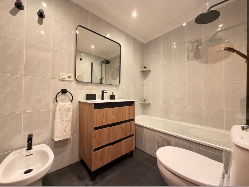 APARTAMENTO REFORMADO A 200 METROS DE LA PLAYA DE LOS LOCOS CON TERRAZA Y JUNTO A PARQUE – EDIFICIO DE ALTA CALIDAD