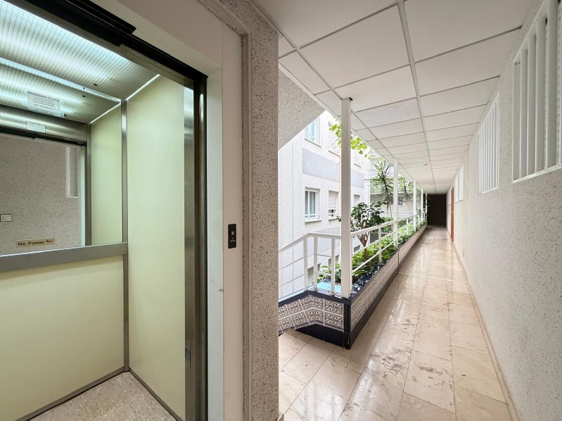 APARTAMENTO REFORMADO A 200 METROS DE LA PLAYA DE LOS LOCOS CON TERRAZA Y JUNTO A PARQUE – EDIFICIO DE ALTA CALIDAD