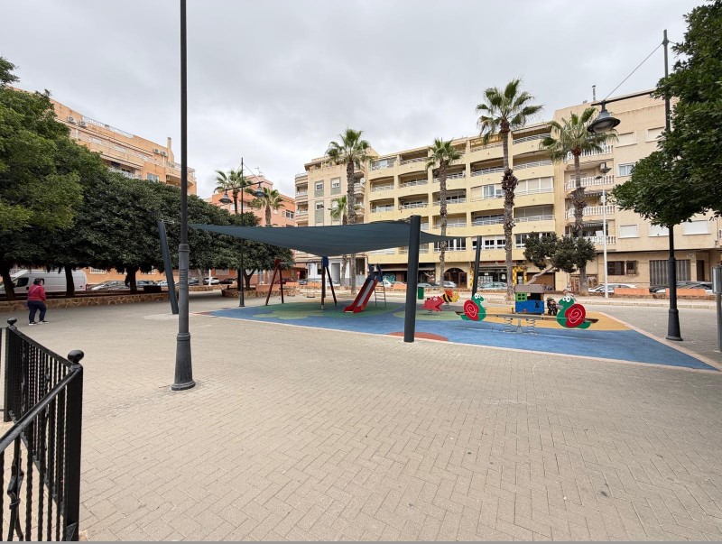 APARTAMENTO REFORMADO A 200 METROS DE LA PLAYA DE LOS LOCOS CON TERRAZA Y JUNTO A PARQUE – EDIFICIO DE ALTA CALIDAD