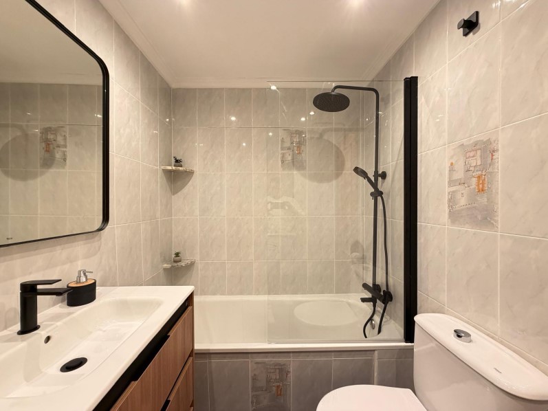 APARTAMENTO REFORMADO A 200 METROS DE LA PLAYA DE LOS LOCOS CON TERRAZA Y JUNTO A PARQUE – EDIFICIO DE ALTA CALIDAD