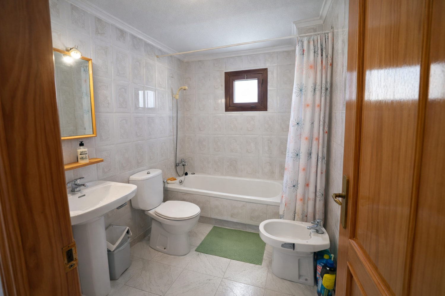 APARTAMENTO LUMINOSO CON TERRAZA A 250 M DE LA PLAYA EN LA MATA, CON PISCINA Y GARAJE