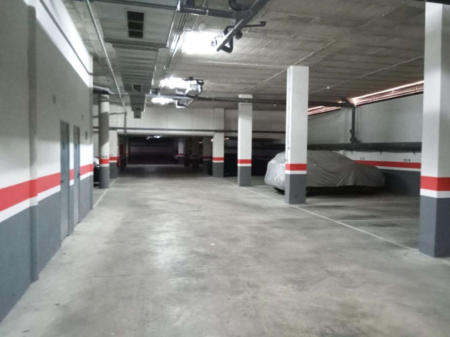 ASUNTO, JOKA ON KUIN UUSI, AUTOTALLI, UIMA-ALLAS JA ETELÄINEN SUUNTA 15 MINUUTIN PÄÄSSÄ RANNASTA