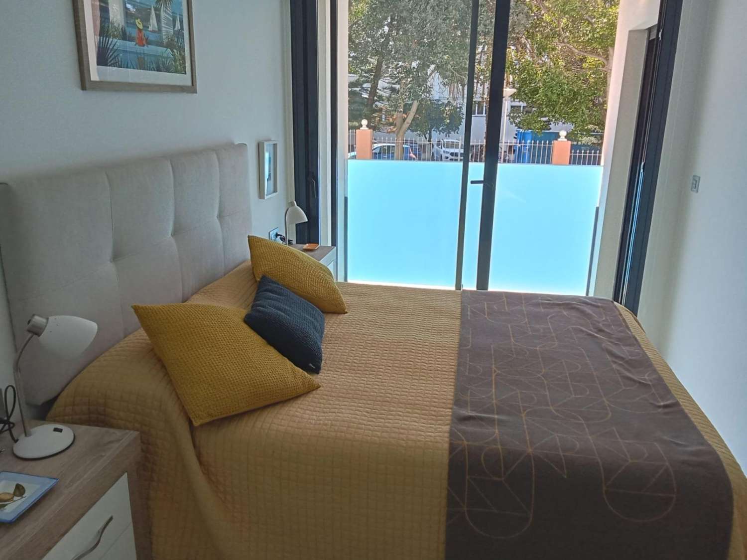 ASUNTO, JOKA ON KUIN UUSI, AUTOTALLI, UIMA-ALLAS JA ETELÄINEN SUUNTA 15 MINUUTIN PÄÄSSÄ RANNASTA