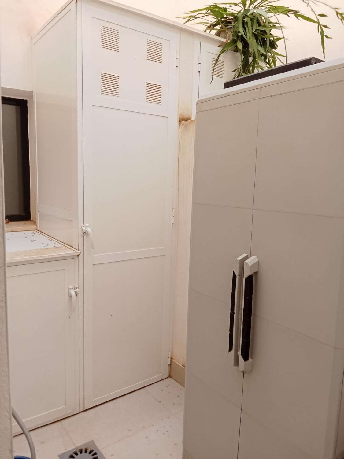 ASUNTO, JOKA ON KUIN UUSI, AUTOTALLI, UIMA-ALLAS JA ETELÄINEN SUUNTA 15 MINUUTIN PÄÄSSÄ RANNASTA