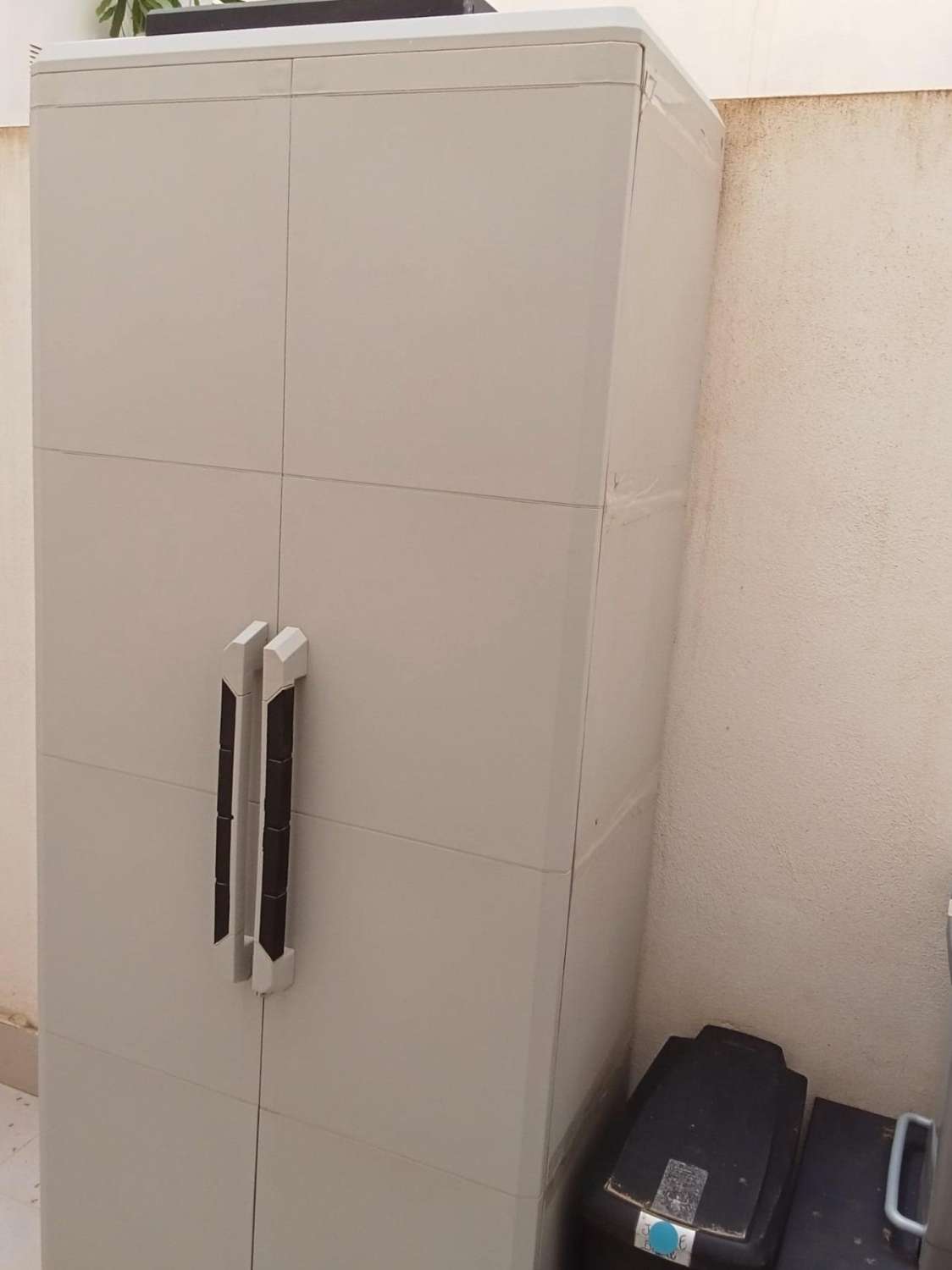 ASUNTO, JOKA ON KUIN UUSI, AUTOTALLI, UIMA-ALLAS JA ETELÄINEN SUUNTA 15 MINUUTIN PÄÄSSÄ RANNASTA