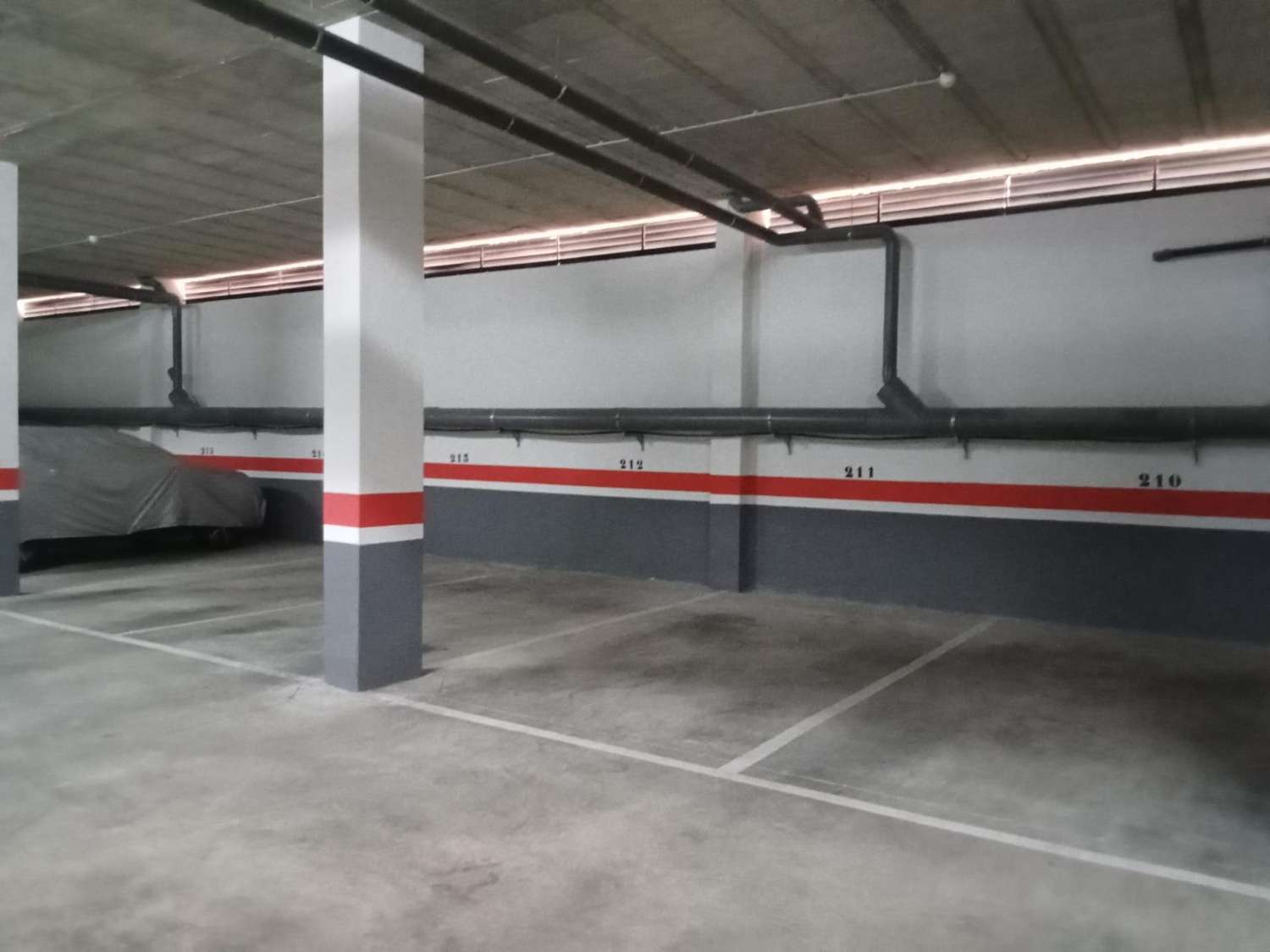 ASUNTO, JOKA ON KUIN UUSI, AUTOTALLI, UIMA-ALLAS JA ETELÄINEN SUUNTA 15 MINUUTIN PÄÄSSÄ RANNASTA