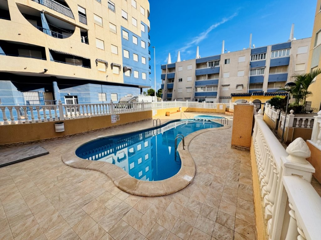 APARTAMENTO EN URBANIZACIÓN TORREVISTA PLAYA A 200 METROS DE LA PLAYA EN LA MATA