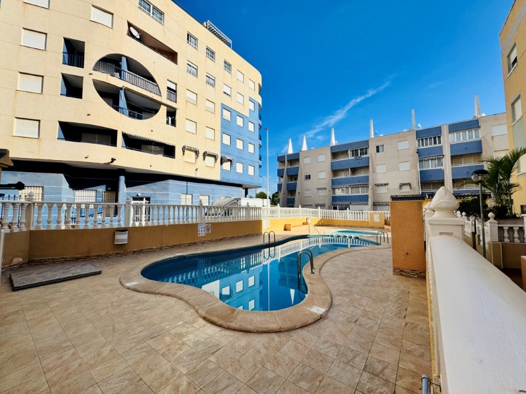 APARTAMENTO EN URBANIZACIÓN TORREVISTA PLAYA A 200 METROS DE LA PLAYA EN LA MATA
