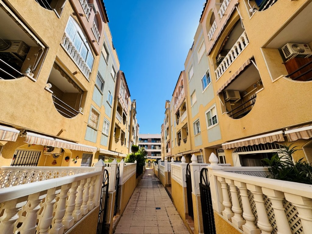 APARTAMENTO EN URBANIZACIÓN TORREVISTA PLAYA A 200 METROS DE LA PLAYA EN LA MATA