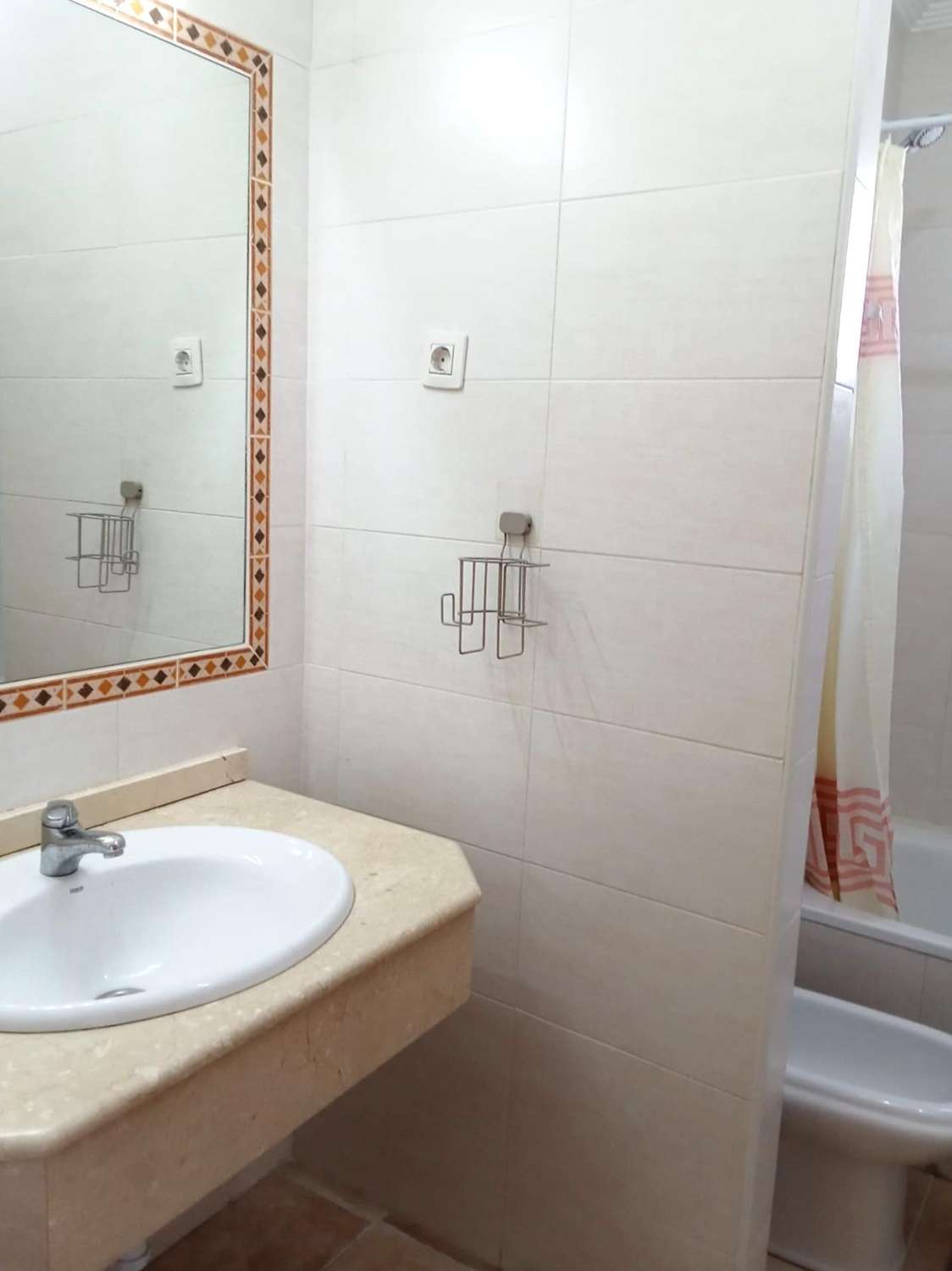 ÁTICO EXCLUSIVO CON GRAN SOLÁRIUM PRIVADO Y VISTAS AL MAR A SOLO 200 METROS DE LA PLAYA EN LA VELETA