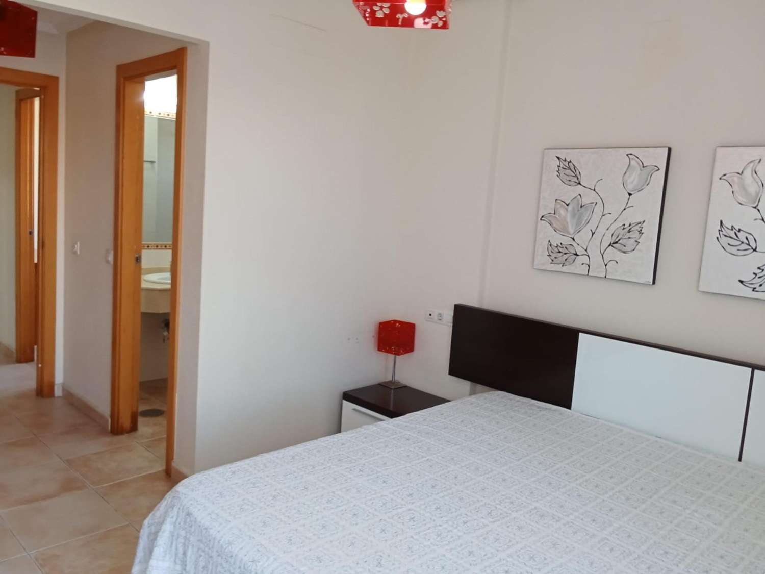 ÁTICO EXCLUSIVO CON GRAN SOLÁRIUM PRIVADO Y VISTAS AL MAR A SOLO 200 METROS DE LA PLAYA EN LA VELETA