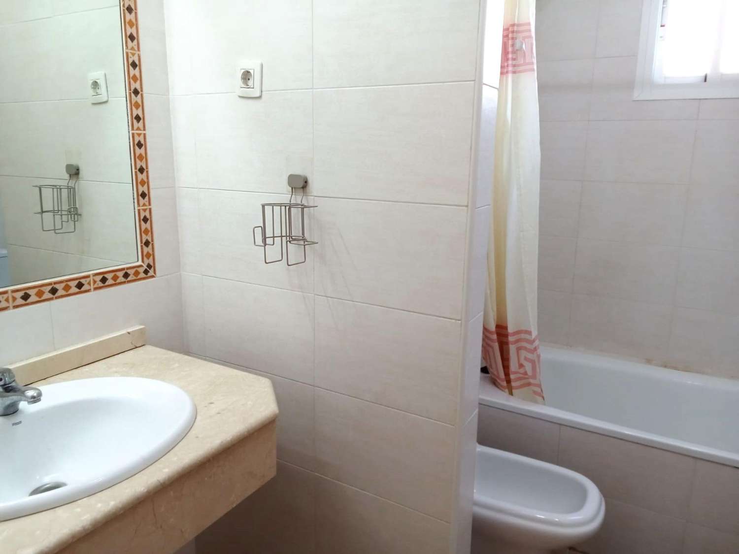 ÁTICO EXCLUSIVO CON GRAN SOLÁRIUM PRIVADO Y VISTAS AL MAR A SOLO 200 METROS DE LA PLAYA EN LA VELETA