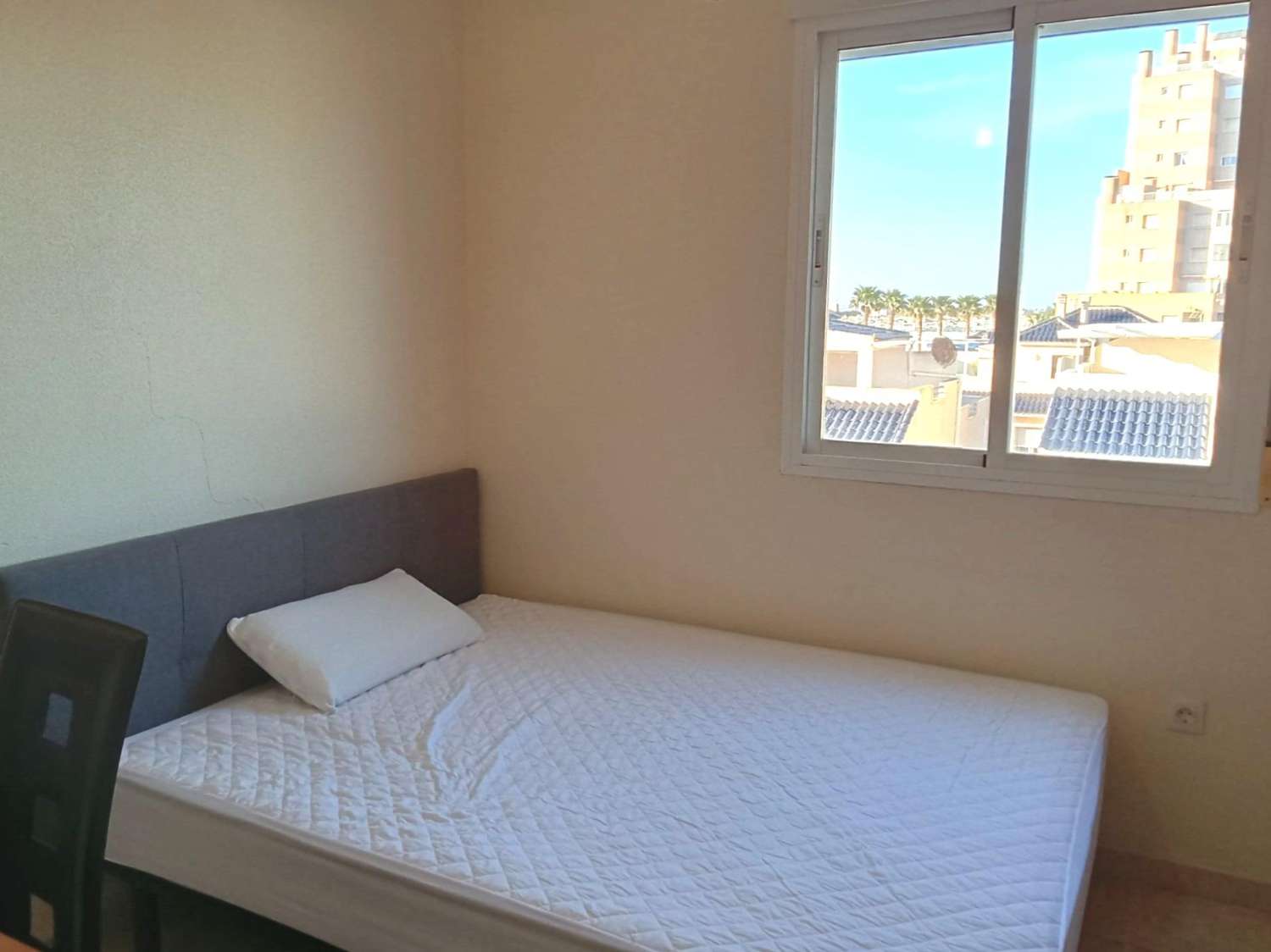 ÁTICO EXCLUSIVO CON GRAN SOLÁRIUM PRIVADO Y VISTAS AL MAR A SOLO 200 METROS DE LA PLAYA EN LA VELETA