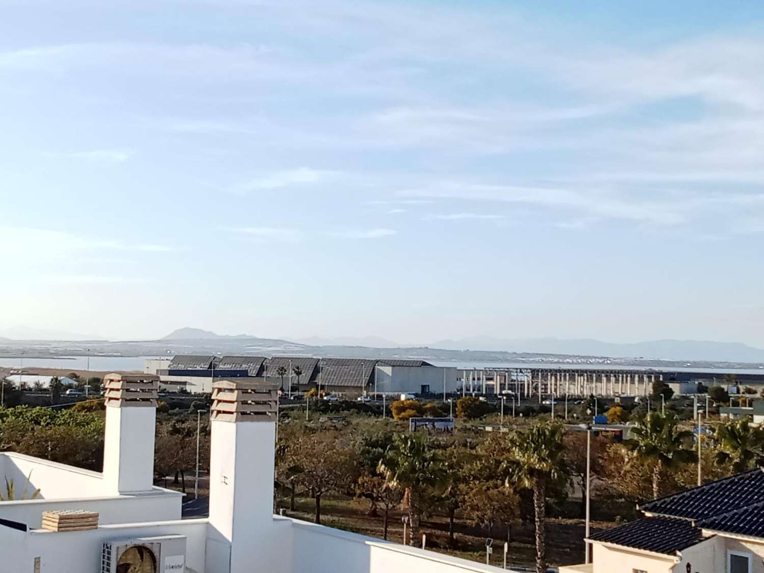 ÁTICO EXCLUSIVO CON GRAN SOLÁRIUM PRIVADO Y VISTAS AL MAR A SOLO 200 METROS DE LA PLAYA EN LA VELETA