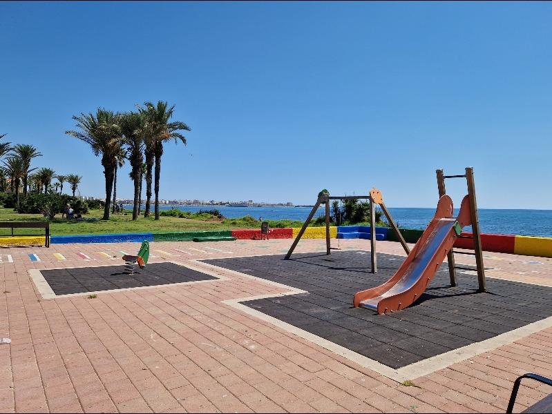 ÁTICO EXCLUSIVO CON GRAN SOLÁRIUM PRIVADO Y VISTAS AL MAR A SOLO 200 METROS DE LA PLAYA EN LA VELETA