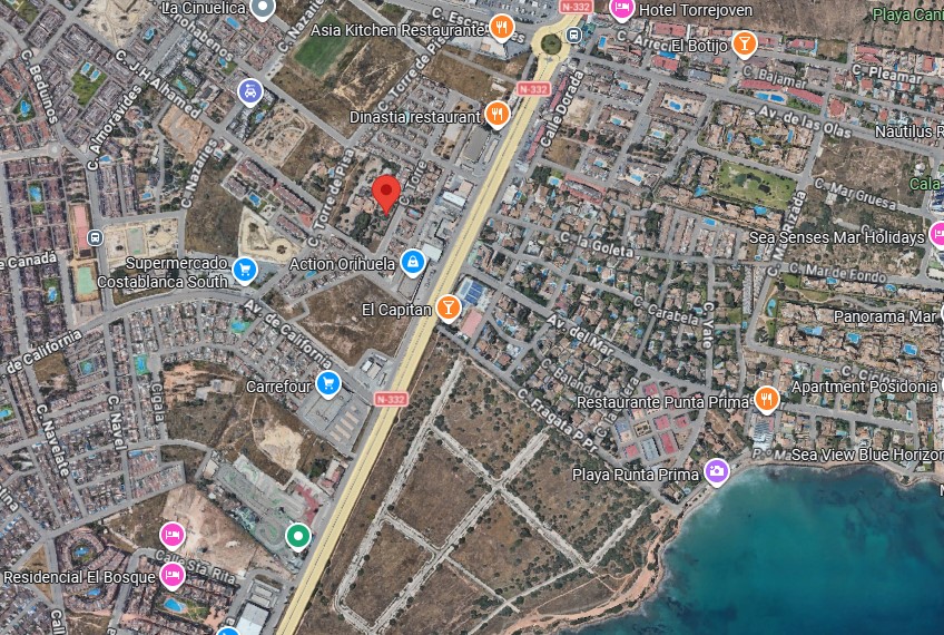 ACOGEDOR ADOSADO CON PISCINA COMUNITARIA EN EL CENTRO DE PUNTA PRIMA A 700 METROS DEL MAR