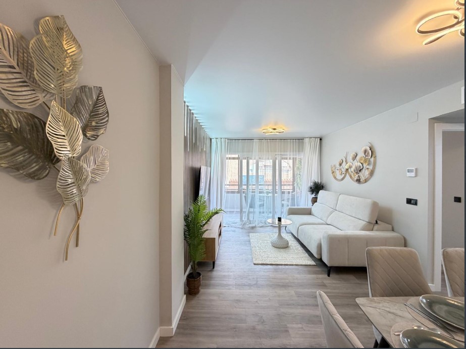 APARTAMENTO TOTALMENTE REFORMADO A 400 METROS DE LA PLAYA EN EL CENTRO DE TORREVIEJA