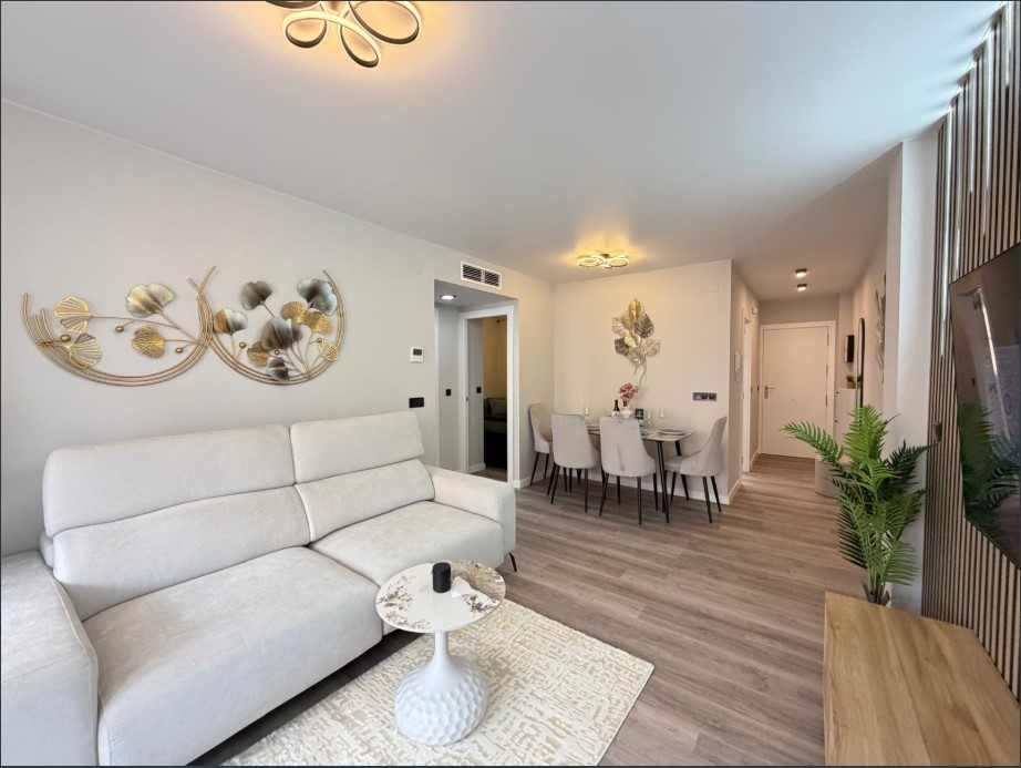 APARTAMENTO TOTALMENTE REFORMADO A 400 METROS DE LA PLAYA EN EL CENTRO DE TORREVIEJA