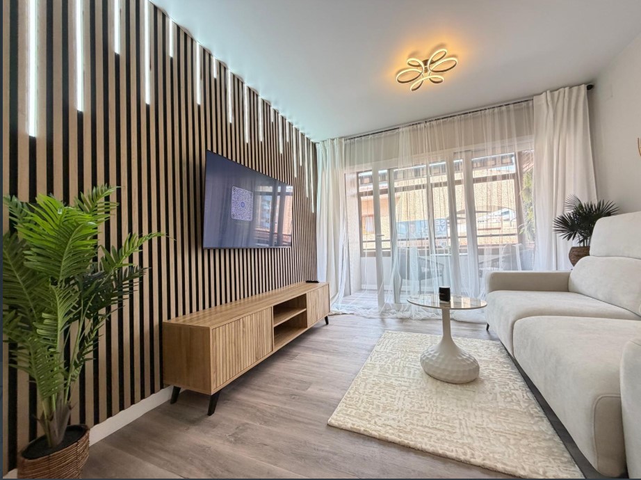 APARTAMENTO TOTALMENTE REFORMADO A 400 METROS DE LA PLAYA EN EL CENTRO DE TORREVIEJA