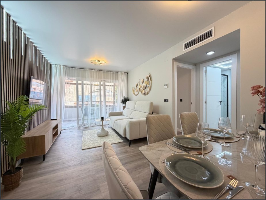 APARTAMENTO TOTALMENTE REFORMADO A 400 METROS DE LA PLAYA EN EL CENTRO DE TORREVIEJA