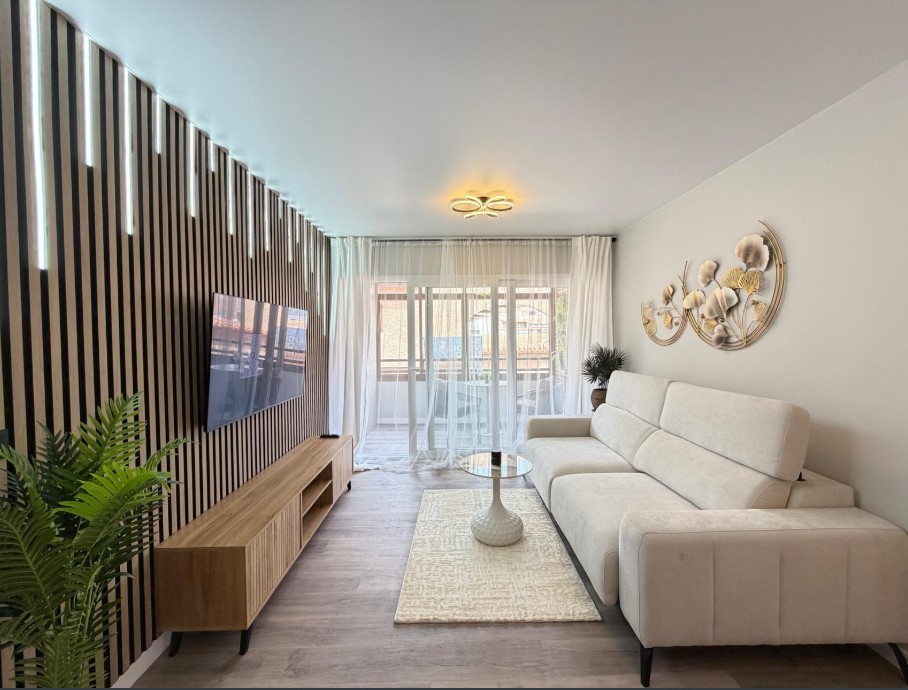 APARTAMENTO TOTALMENTE REFORMADO A 400 METROS DE LA PLAYA EN EL CENTRO DE TORREVIEJA