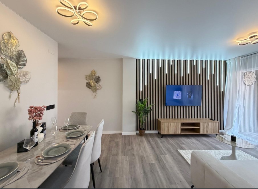 APARTAMENTO TOTALMENTE REFORMADO A 400 METROS DE LA PLAYA EN EL CENTRO DE TORREVIEJA