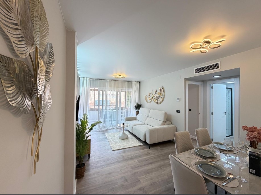 APARTAMENTO TOTALMENTE REFORMADO A 400 METROS DE LA PLAYA EN EL CENTRO DE TORREVIEJA