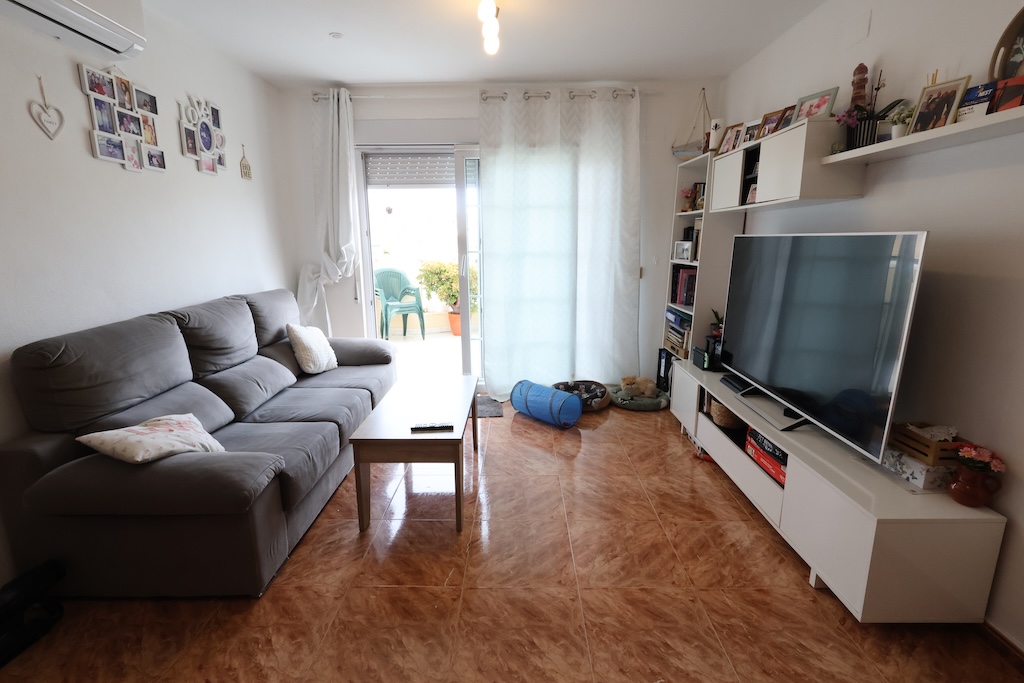 ÁTICO ESQUINERO ORIENTACIÓN SUR CON GRAN TERRAZA DE 30 M² EN RESIDENCIAL PÓRTICO – TORREVIEJA