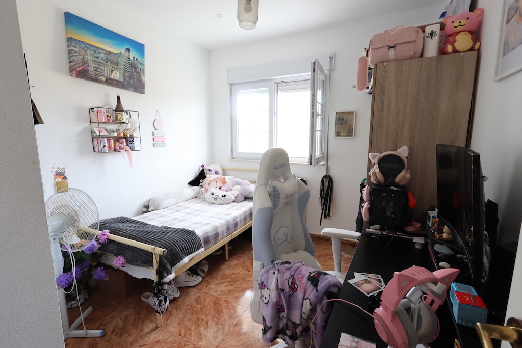 ÁTICO ESQUINERO ORIENTACIÓN SUR CON GRAN TERRAZA DE 30 M² EN RESIDENCIAL PÓRTICO – TORREVIEJA