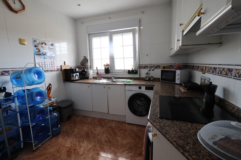 ÁTICO ESQUINERO ORIENTACIÓN SUR CON GRAN TERRAZA DE 30 M² EN RESIDENCIAL PÓRTICO – TORREVIEJA