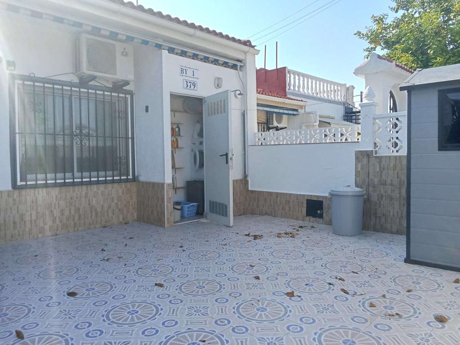 BUNGALOW PLANTA BAJA EN ESQUINA TOTALMENTE REFORMADO CON PARCELA PRIVADA Y SIN GASTOS DE COMUNIDAD