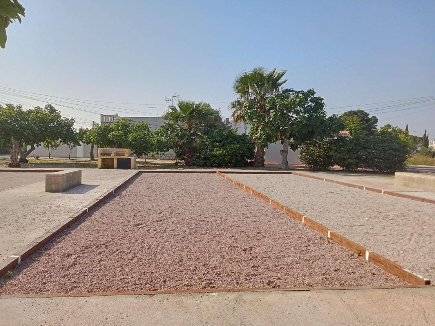 BUNGALOW PLANTA BAJA EN ESQUINA TOTALMENTE REFORMADO CON PARCELA PRIVADA Y SIN GASTOS DE COMUNIDAD