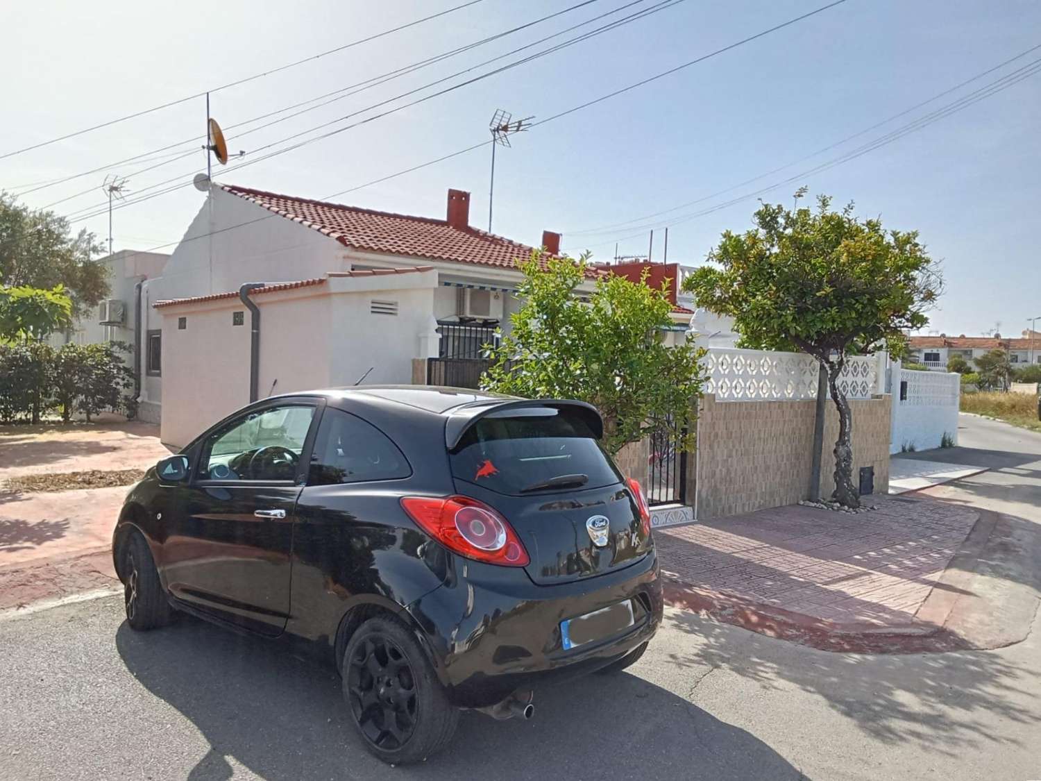 BUNGALOW PLANTA BAJA EN ESQUINA TOTALMENTE REFORMADO CON PARCELA PRIVADA Y SIN GASTOS DE COMUNIDAD