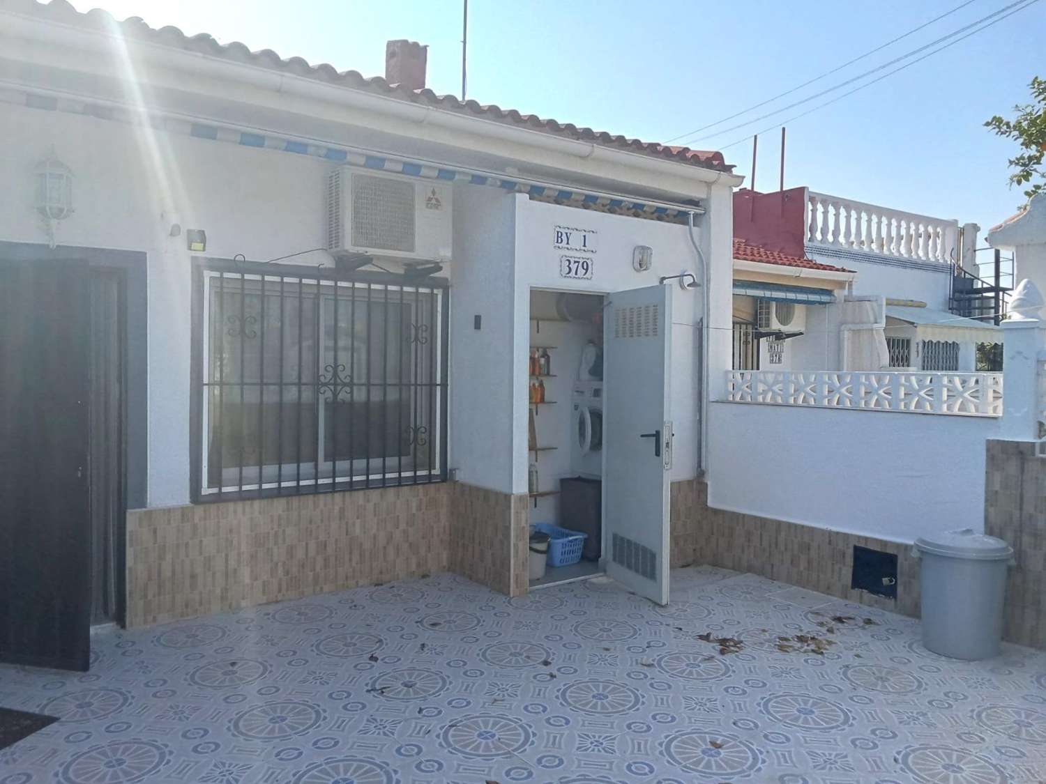 BUNGALOW PLANTA BAJA EN ESQUINA TOTALMENTE REFORMADO CON PARCELA PRIVADA Y SIN GASTOS DE COMUNIDAD