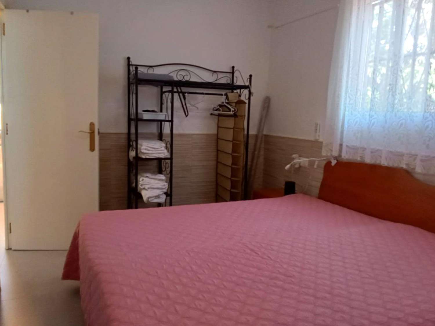 BUNGALOW PLANTA BAJA EN ESQUINA TOTALMENTE REFORMADO CON PARCELA PRIVADA Y SIN GASTOS DE COMUNIDAD