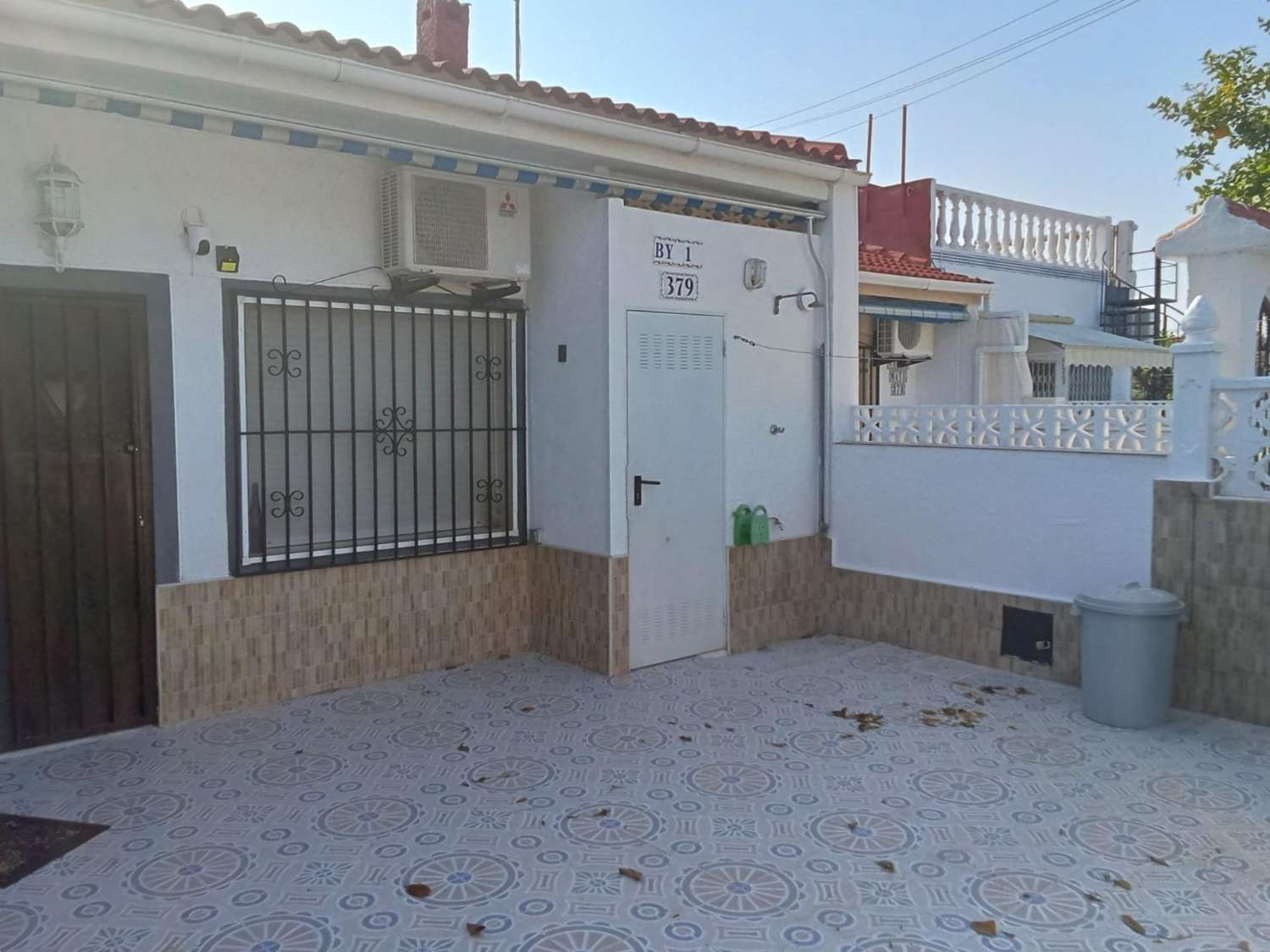 BUNGALOW PLANTA BAJA EN ESQUINA TOTALMENTE REFORMADO CON PARCELA PRIVADA Y SIN GASTOS DE COMUNIDAD